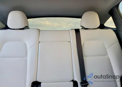 2022 Tesla Model Y z USA, uszkodzony, nr VIN 7SAYGDEF1NF558549